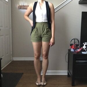 Modcloth Extra Small Army Green Flower Button Cotton Shorts with POCKETS!!!